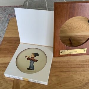 M.J.Hummel Miniature Plate 1985 “Serenade” & Frame